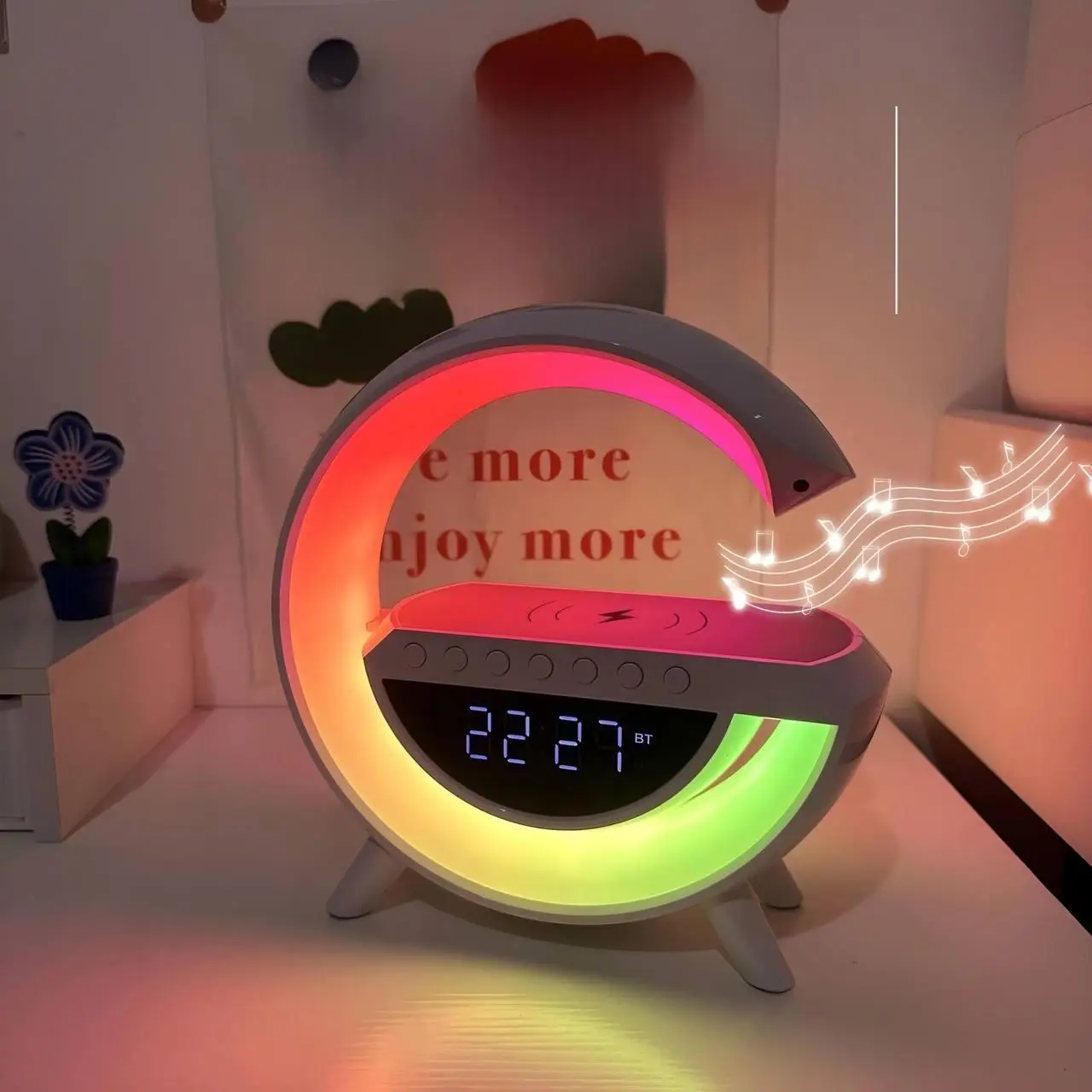 Lunora Light з музикою